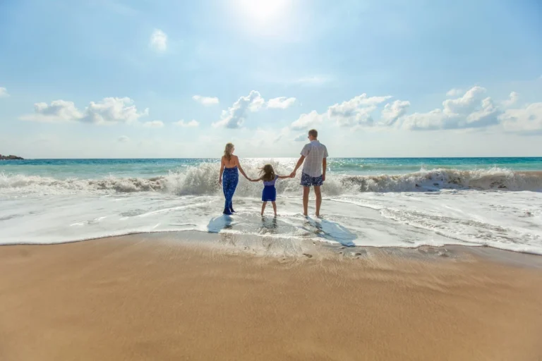 Family enjoying financial freedom and representative How to Build Wealth in Your 30s