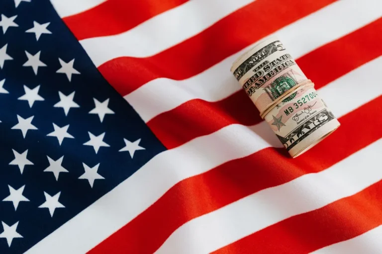 US flag placed near a container ship and international shipping logistics background for an article titled "What Are Free Trade Agreements?".