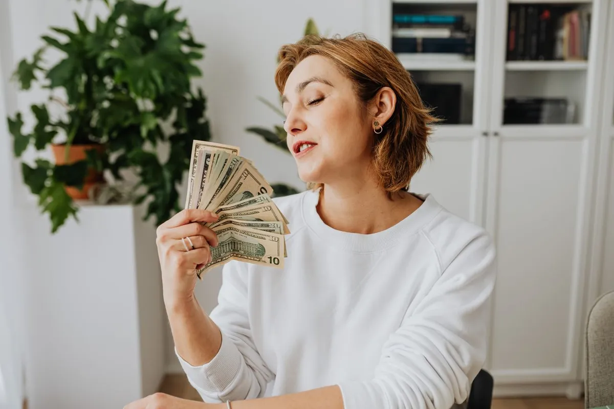 Small Business Funding Options in the USA concept showing an entrepreneur working on a laptop