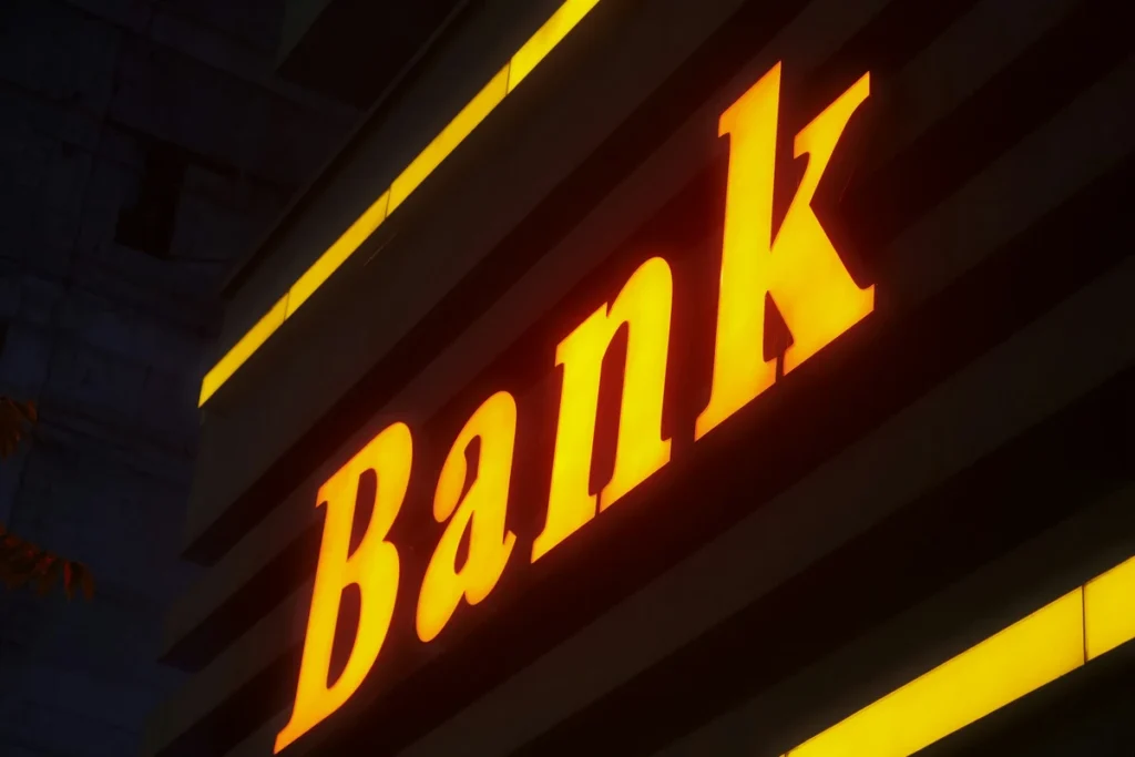 how do banks work