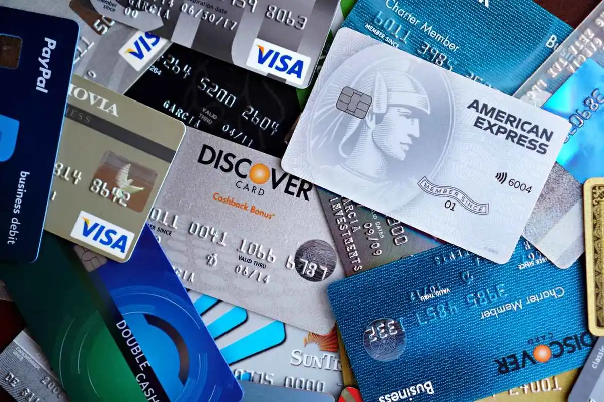 Visa vs Mastercard: What Is the Difference? Credit cards showing Visa and Mastercard logos laid out on a table.