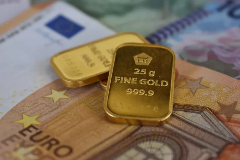 Gold Market Update: Close-up of gold bars and currency representing precious metal investments and economic safe-haven assets.